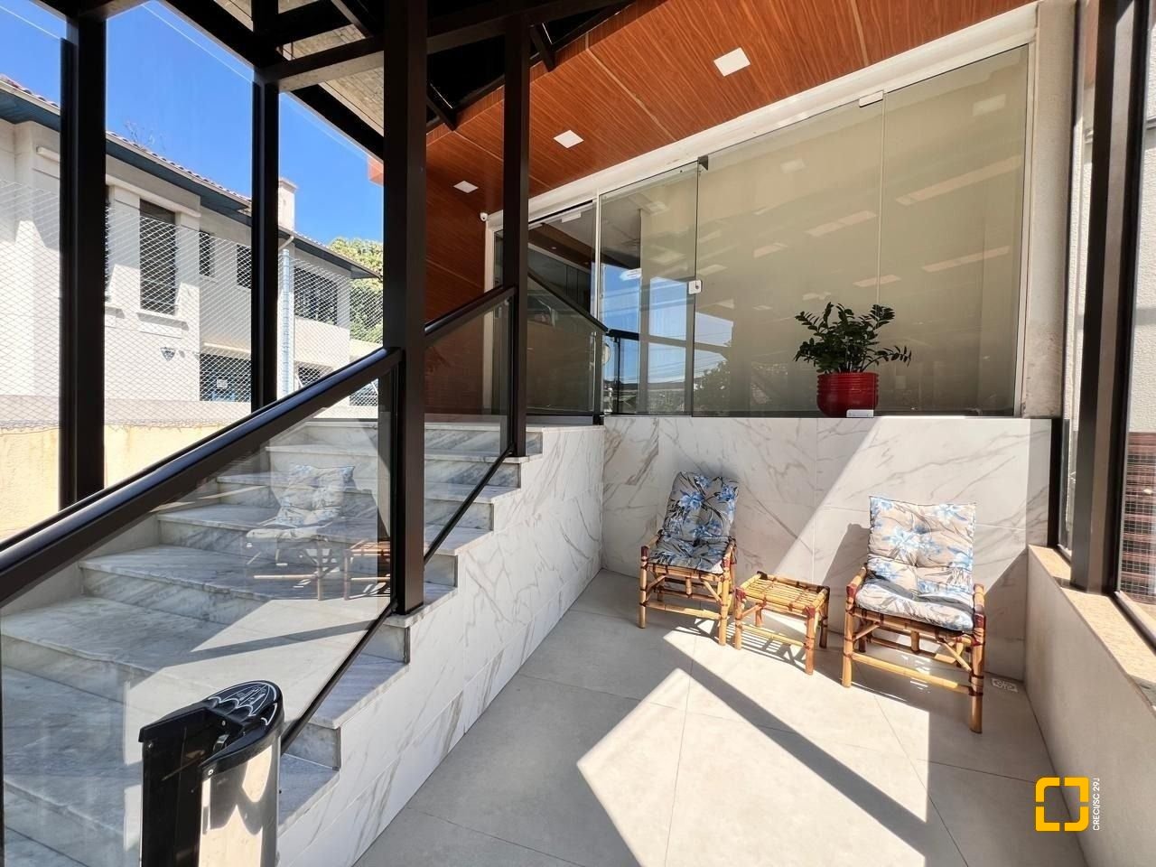 Apartamento com 92m², 4 quartos (sendo 1 suíte), 1 garagem, no bairro Centro em Florianópolis
