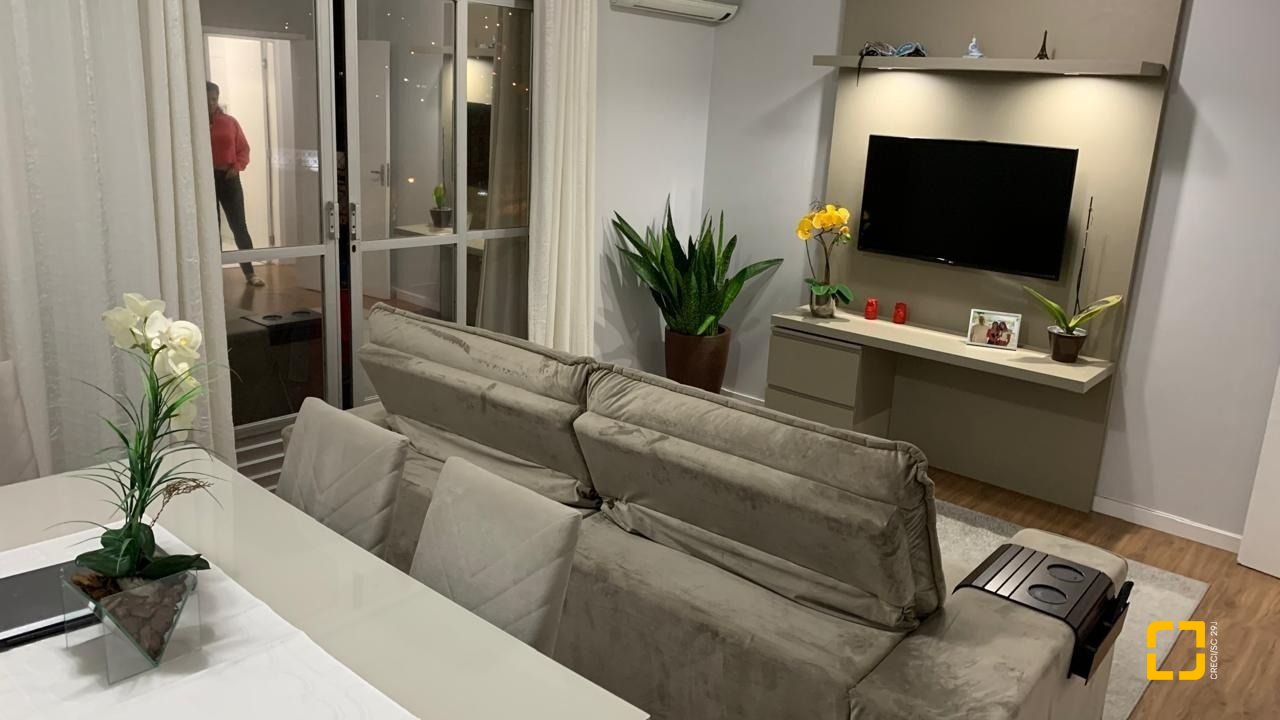 Apartamento com 92m², 3 quartos (sendo 1 suíte), 1 garagem, no bairro Centro em Florianópolis