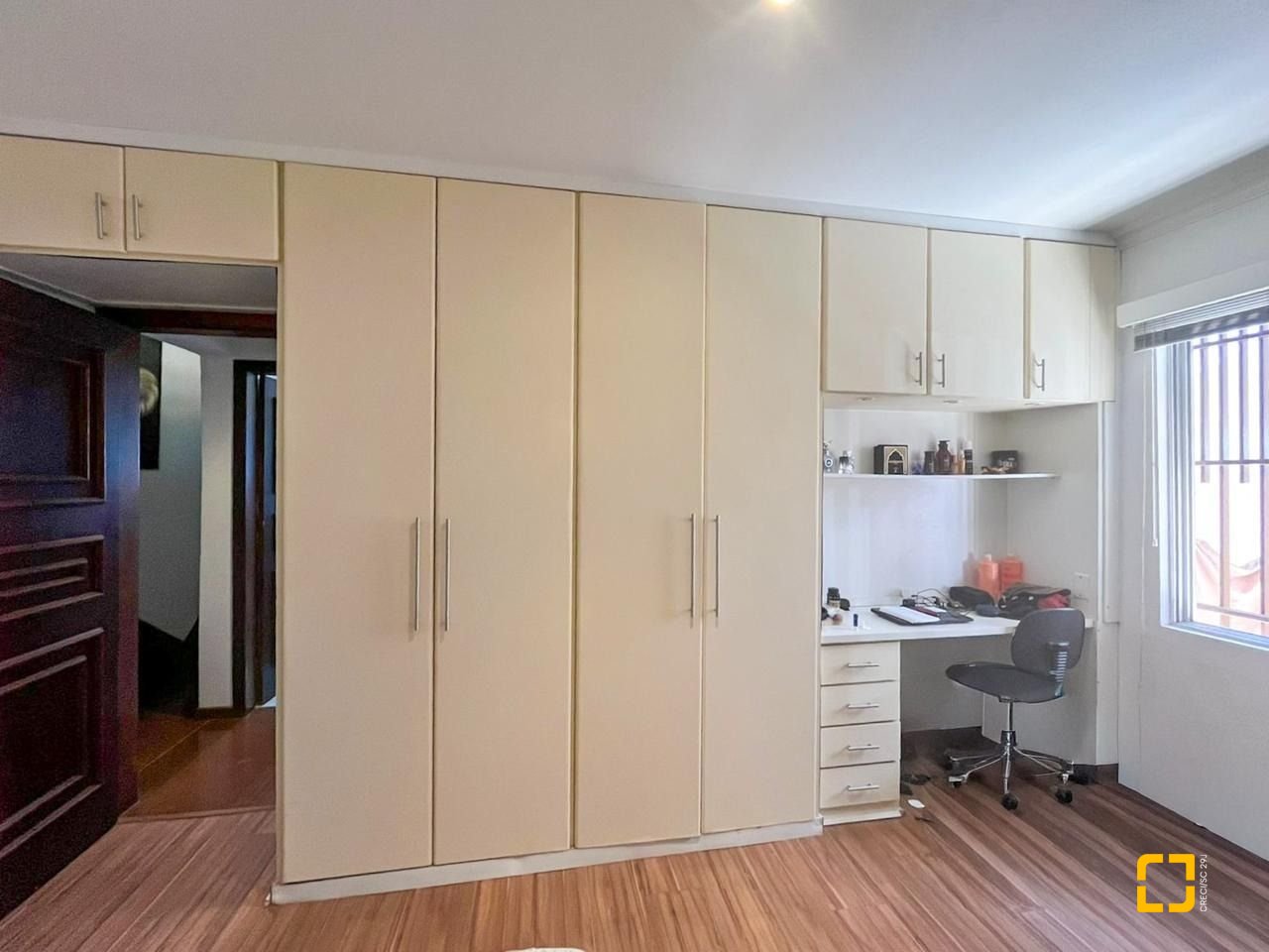 Casa com 362m², 6 quartos (sendo 1 suíte), 4 garagens, no bairro Abraão em Florianópolis