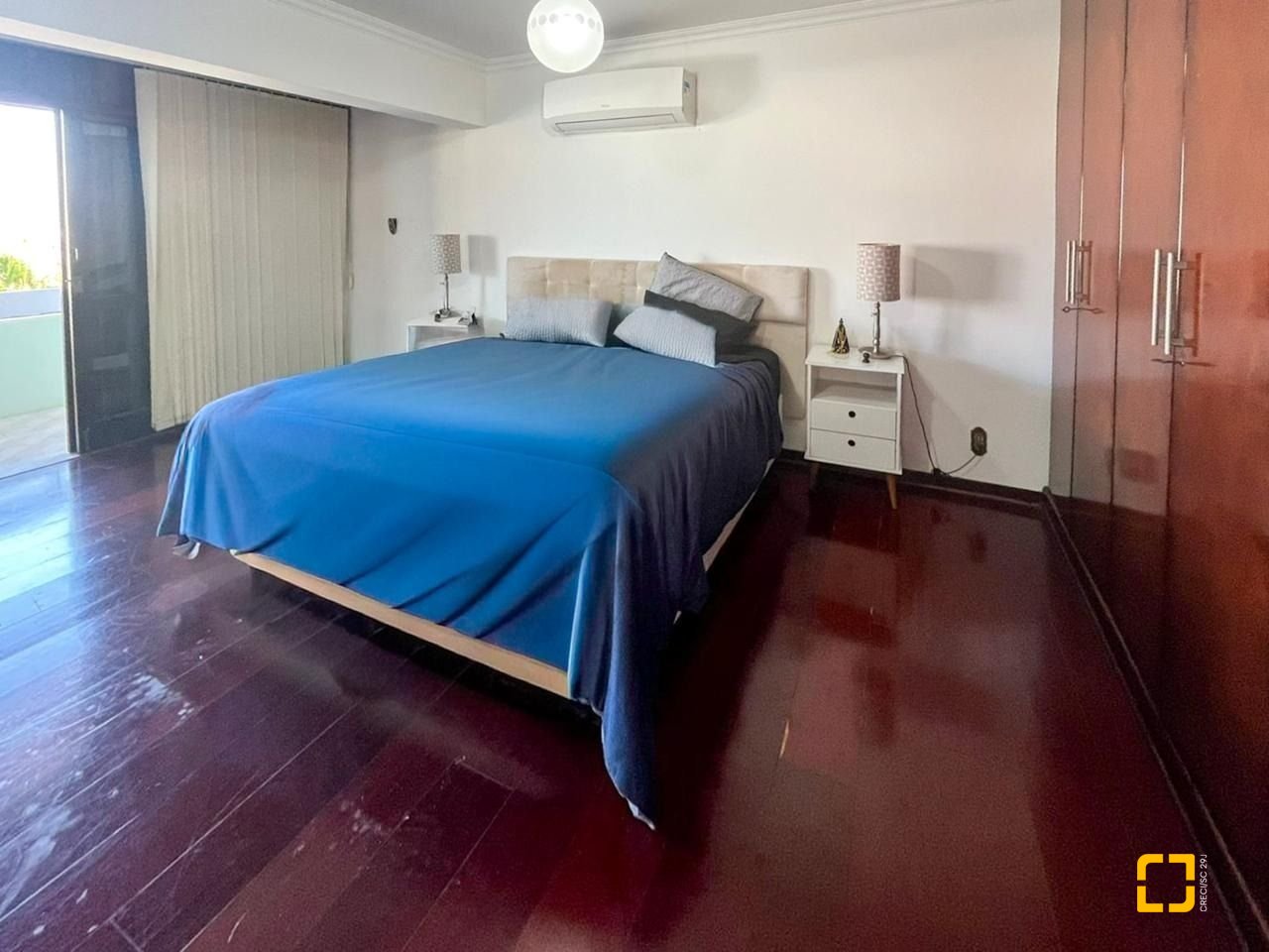 Casa com 362m², 6 quartos (sendo 1 suíte), 4 garagens, no bairro Abraão em Florianópolis