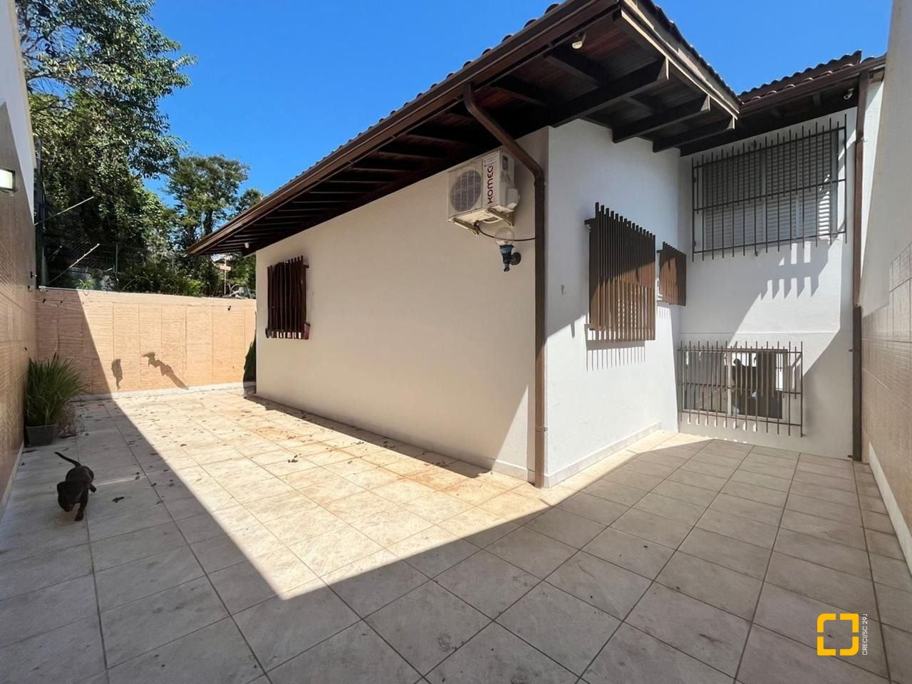 Casa com 362m², 6 quartos (sendo 1 suíte), 4 garagens, no bairro Abraão em Florianópolis