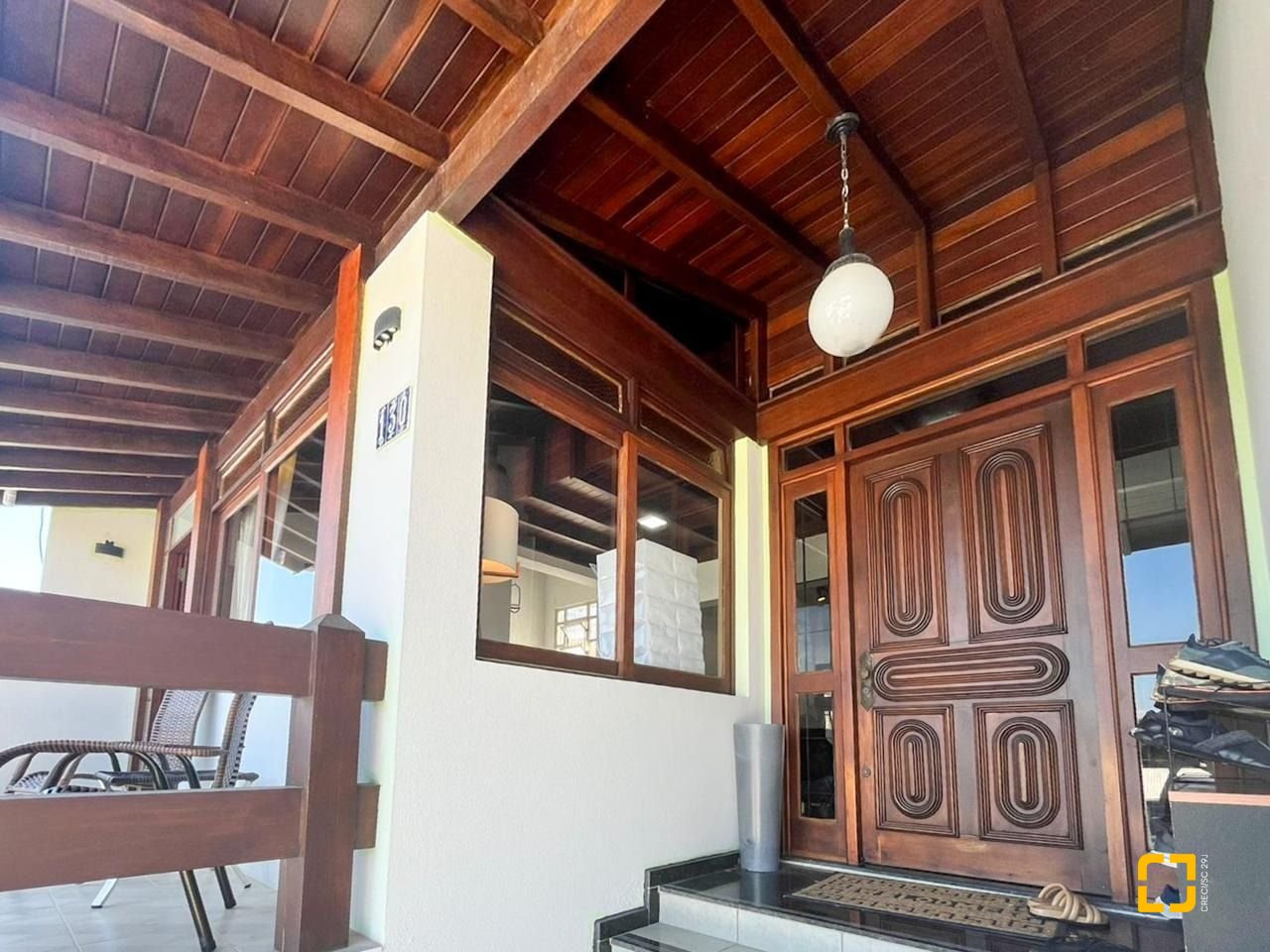 Casa com 362m², 5 quartos (sendo 1 suíte), 4 garagens, no bairro Abraão em Florianópolis