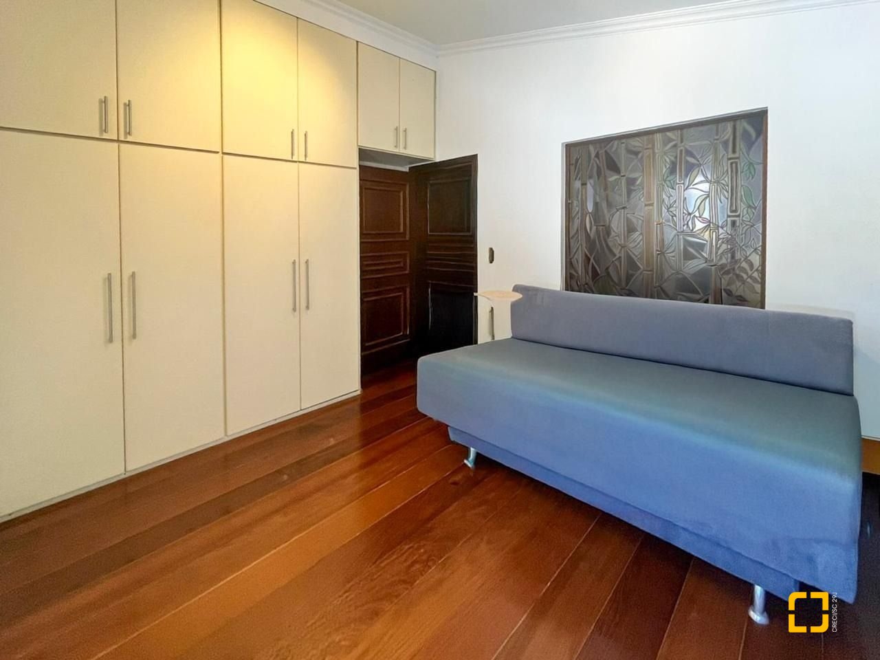 Casa com 362m², 5 quartos (sendo 1 suíte), 4 garagens, no bairro Abraão em Florianópolis