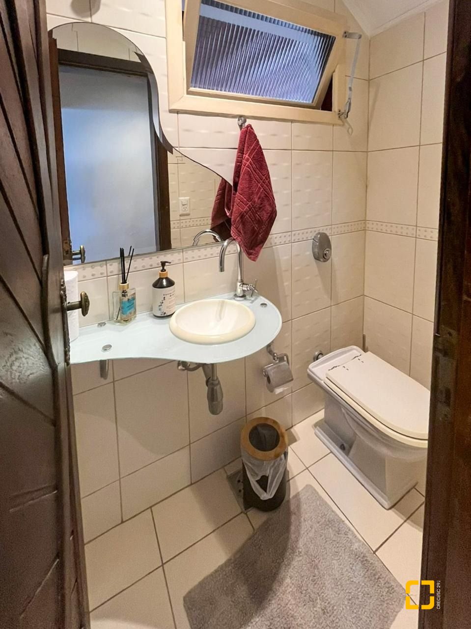 Casa com 362m², 5 quartos (sendo 1 suíte), 4 garagens, no bairro Abraão em Florianópolis