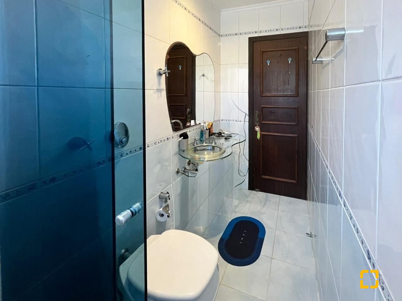 Casa com 362m², 5 quartos (sendo 1 suíte), 4 garagens, no bairro Abraão em Florianópolis