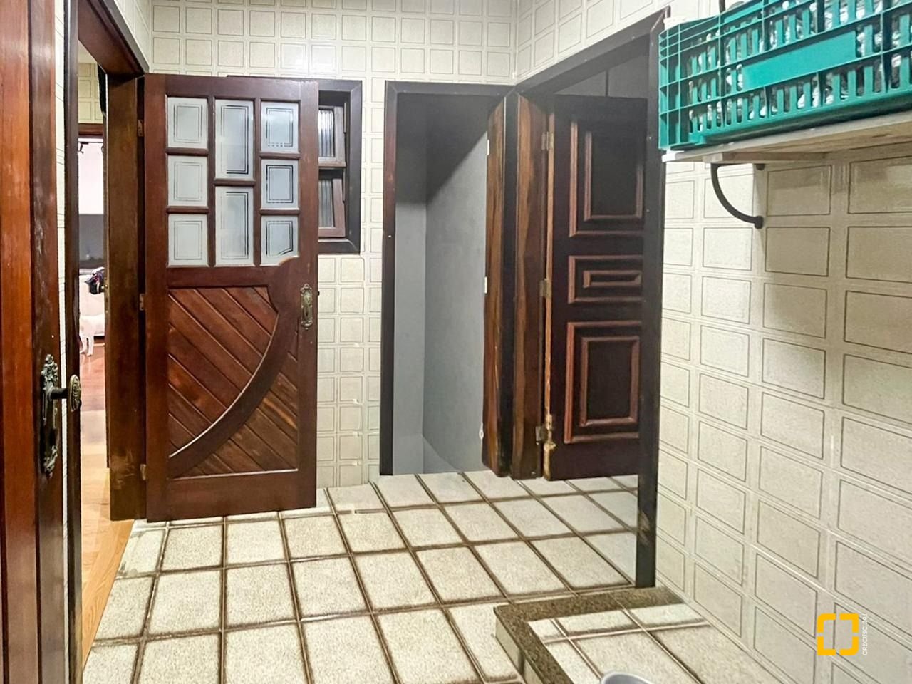 Casa com 362m², 5 quartos (sendo 1 suíte), 4 garagens, no bairro Abraão em Florianópolis