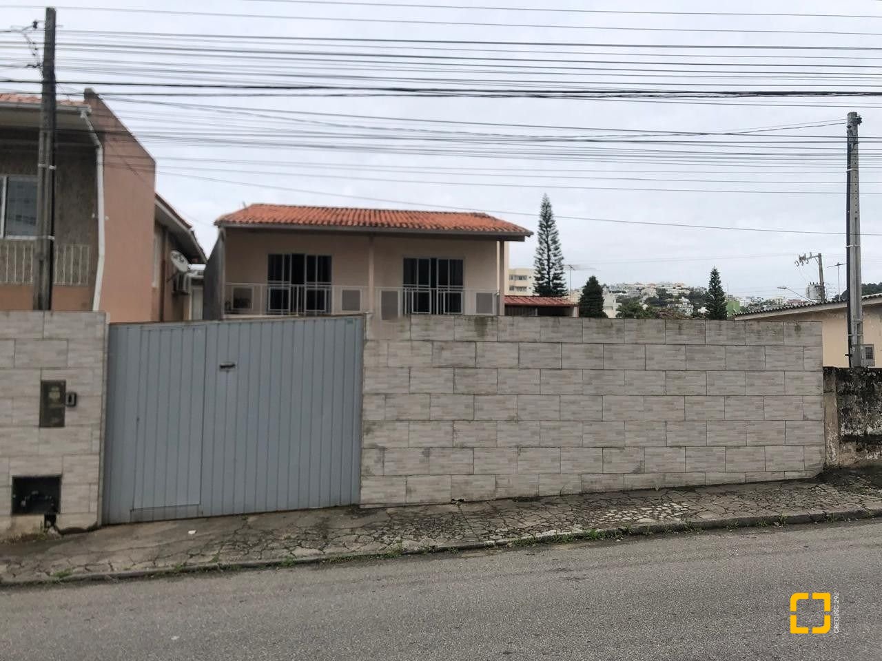 Casa com 260m², 4 quartos (sendo 1 suíte), 6 garagens, no bairro Nossa Senhora do Rosário em São José