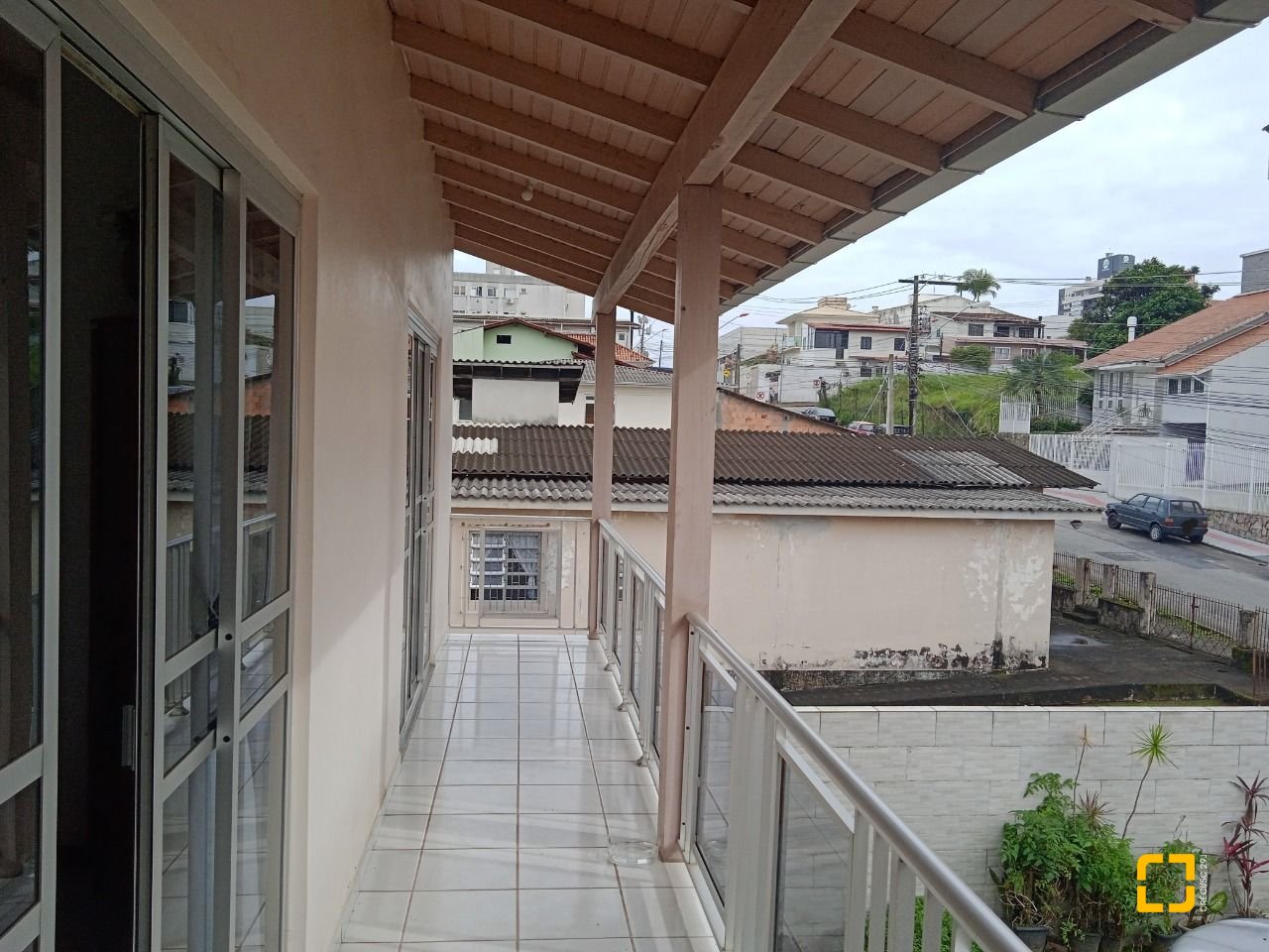 Casa com 260m², 4 quartos (sendo 1 suíte), 6 garagens, no bairro Nossa Senhora do Rosário em São José
