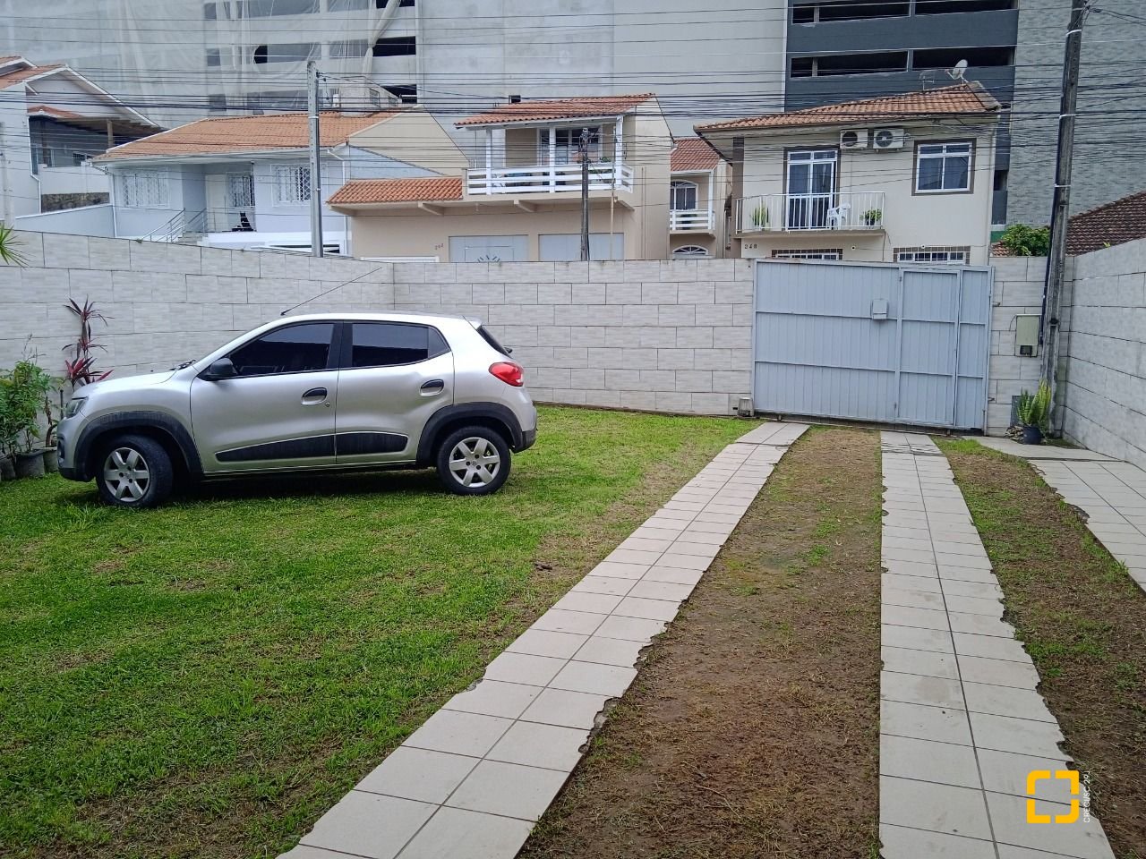 Casa com 260m², 4 quartos (sendo 1 suíte), 6 garagens, no bairro Nossa Senhora do Rosário em São José