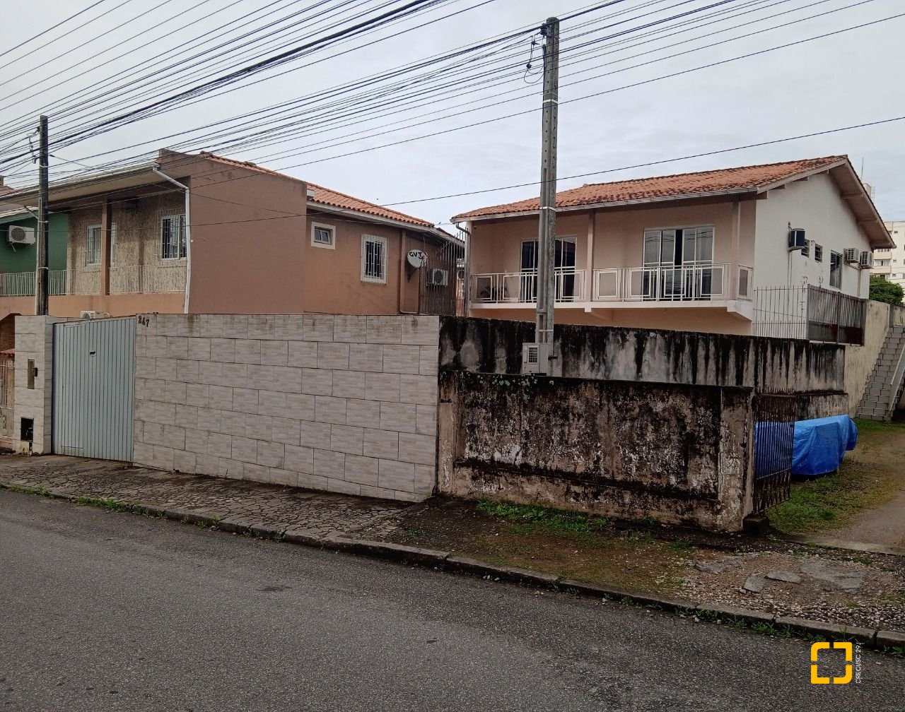 Casa com 260m², 3 quartos (sendo 1 suíte), 6 garagens, no bairro Nossa Senhora do Rosário em São José