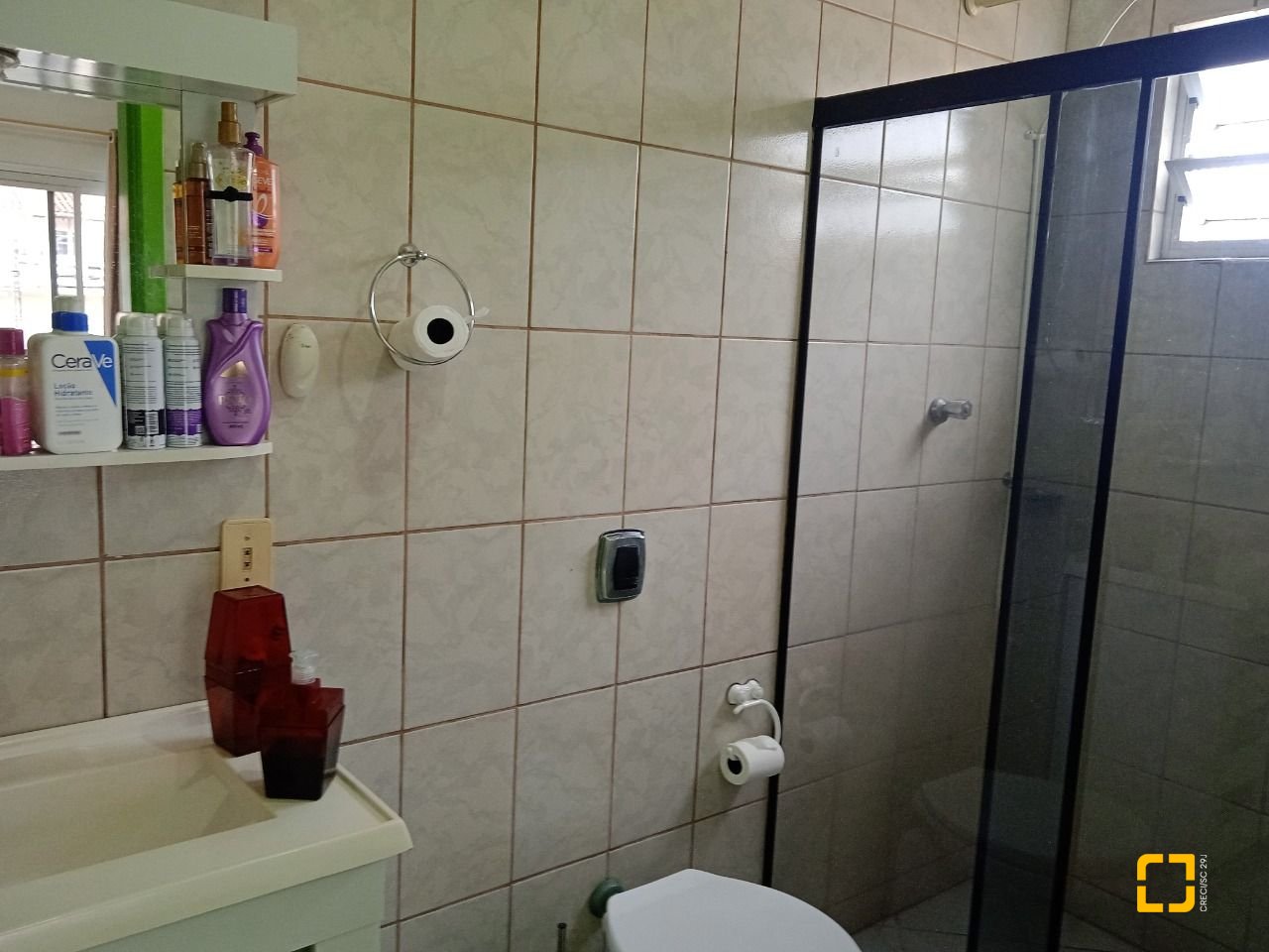 Casa com 260m², 3 quartos (sendo 1 suíte), 6 garagens, no bairro Nossa Senhora do Rosário em São José