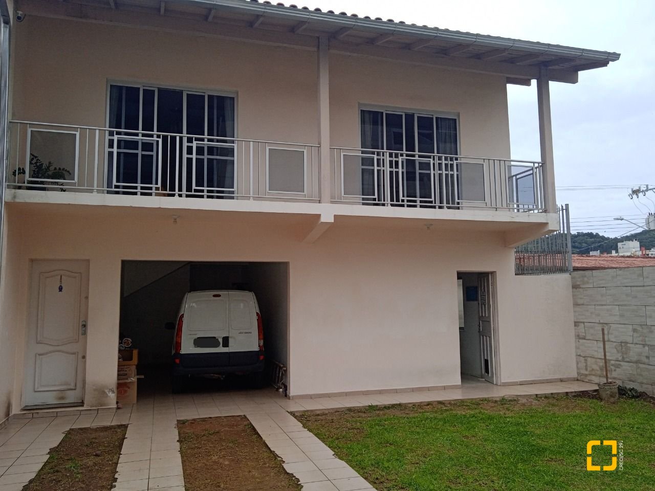 Casa com 260m², 3 quartos (sendo 1 suíte), 6 garagens, no bairro Nossa Senhora do Rosário em São José