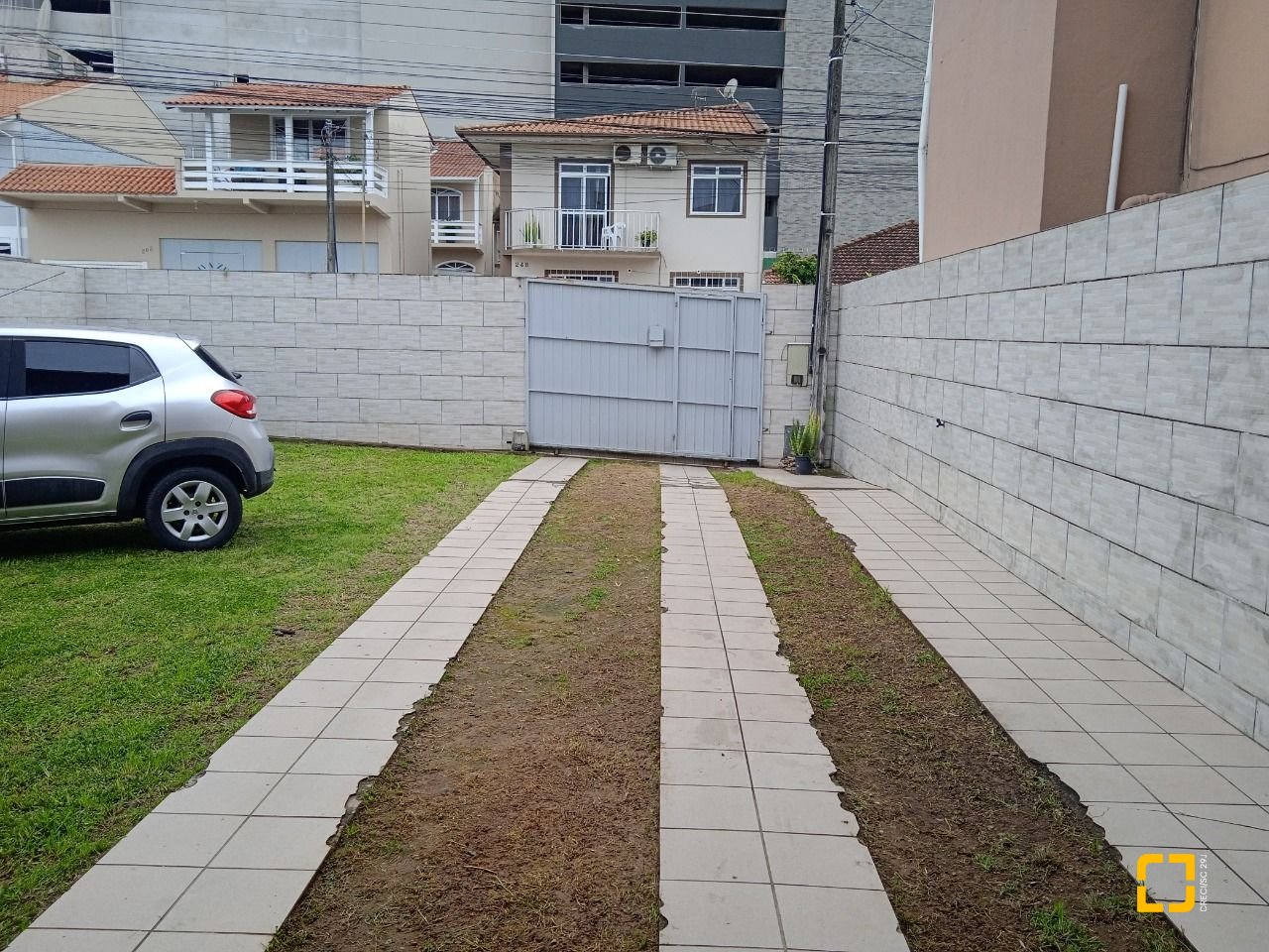 Casa com 260m², 3 quartos (sendo 1 suíte), 6 garagens, no bairro Nossa Senhora do Rosário em São José