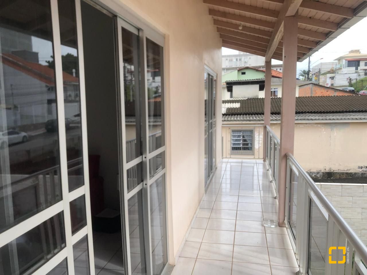 Casa com 260m², 4 quartos (sendo 1 suíte), 6 garagens, no bairro Nossa Senhora do Rosário em São José