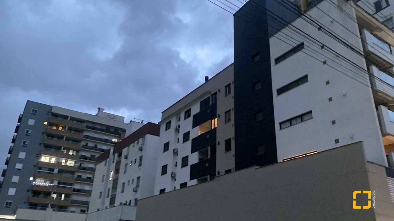 Apartamento com 65m², 2 quartos (sendo 1 suíte), 2 garagens, no bairro Cidade Universitaria Pedra Branca em Palhoça