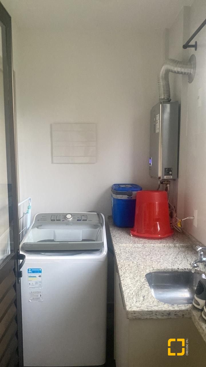 Apartamento com 65m², 2 quartos (sendo 1 suíte), 2 garagens, no bairro Cidade Universitaria Pedra Branca em Palhoça