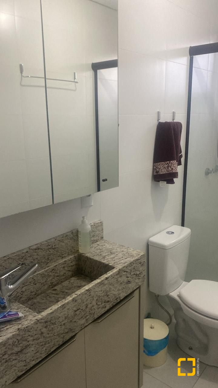 Apartamento com 65m², 2 quartos (sendo 1 suíte), 2 garagens, no bairro Cidade Universitaria Pedra Branca em Palhoça