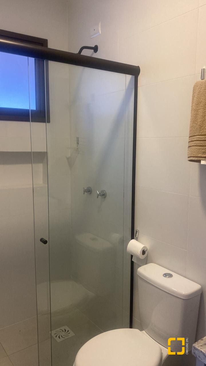 Apartamento com 65m², 2 quartos (sendo 1 suíte), 2 garagens, no bairro Cidade Universitaria Pedra Branca em Palhoça