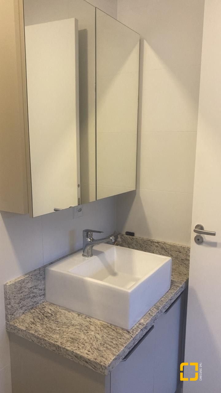 Apartamento com 65m², 2 quartos (sendo 1 suíte), 2 garagens, no bairro Cidade Universitaria Pedra Branca em Palhoça