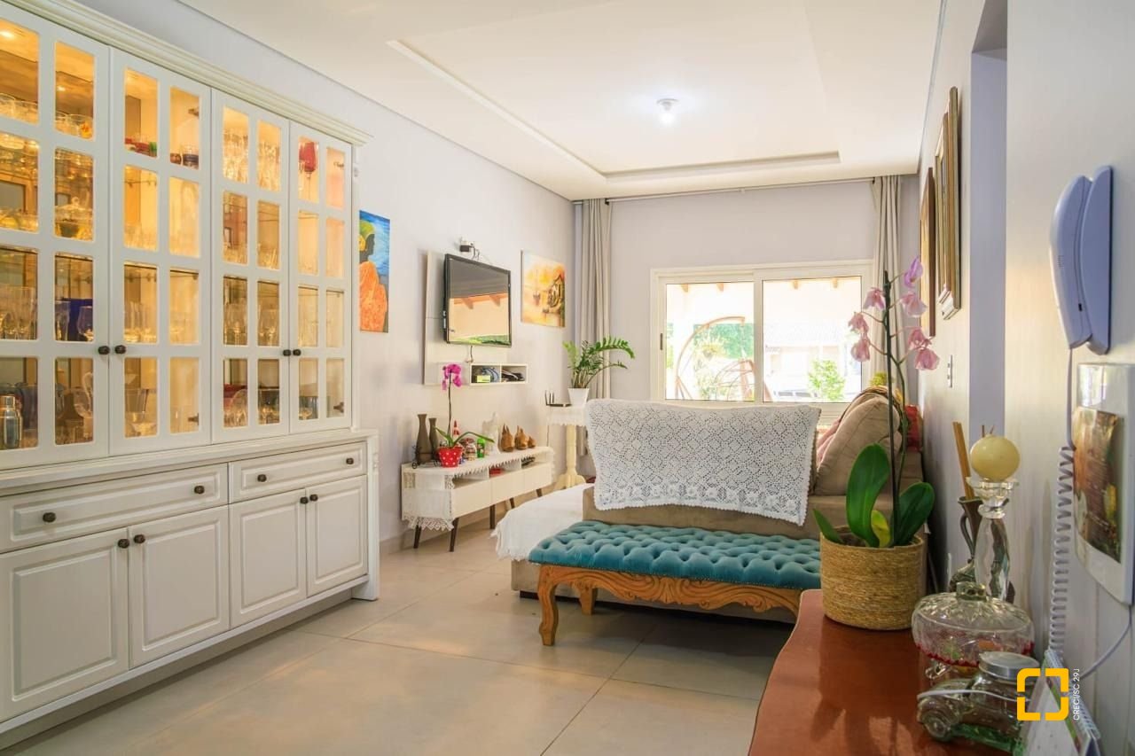Casa de Condomínio com 550m², 13 quartos (sendo 6 suítes), 2 garagens, no bairro Ingleses em Florianópolis