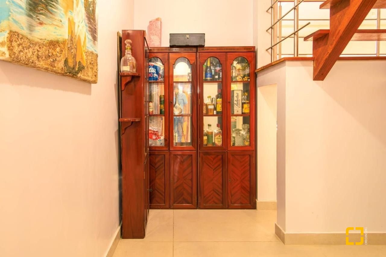 Casa de Condomínio com 550m², 13 quartos (sendo 6 suítes), 2 garagens, no bairro Ingleses em Florianópolis