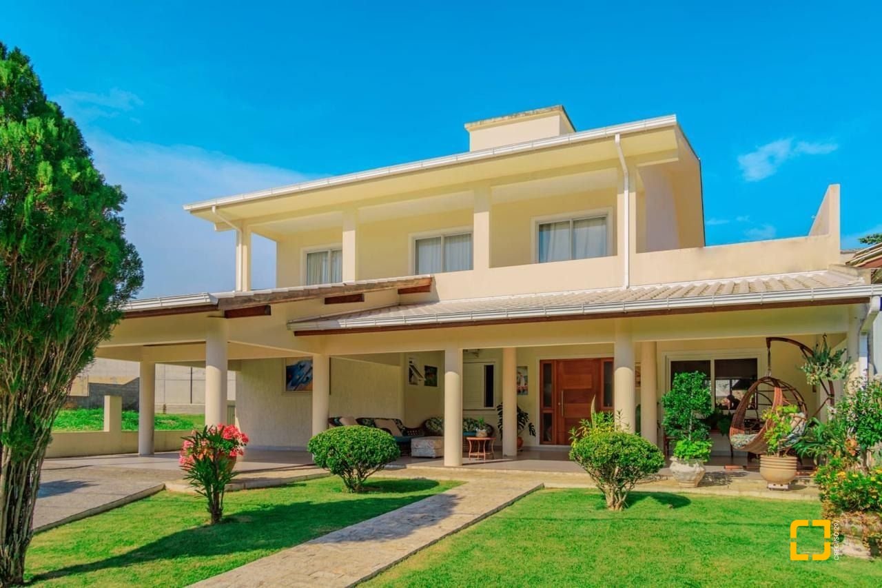 Casa de Condomínio com 550m², 13 quartos (sendo 6 suítes), 2 garagens, no bairro Ingleses em Florianópolis
