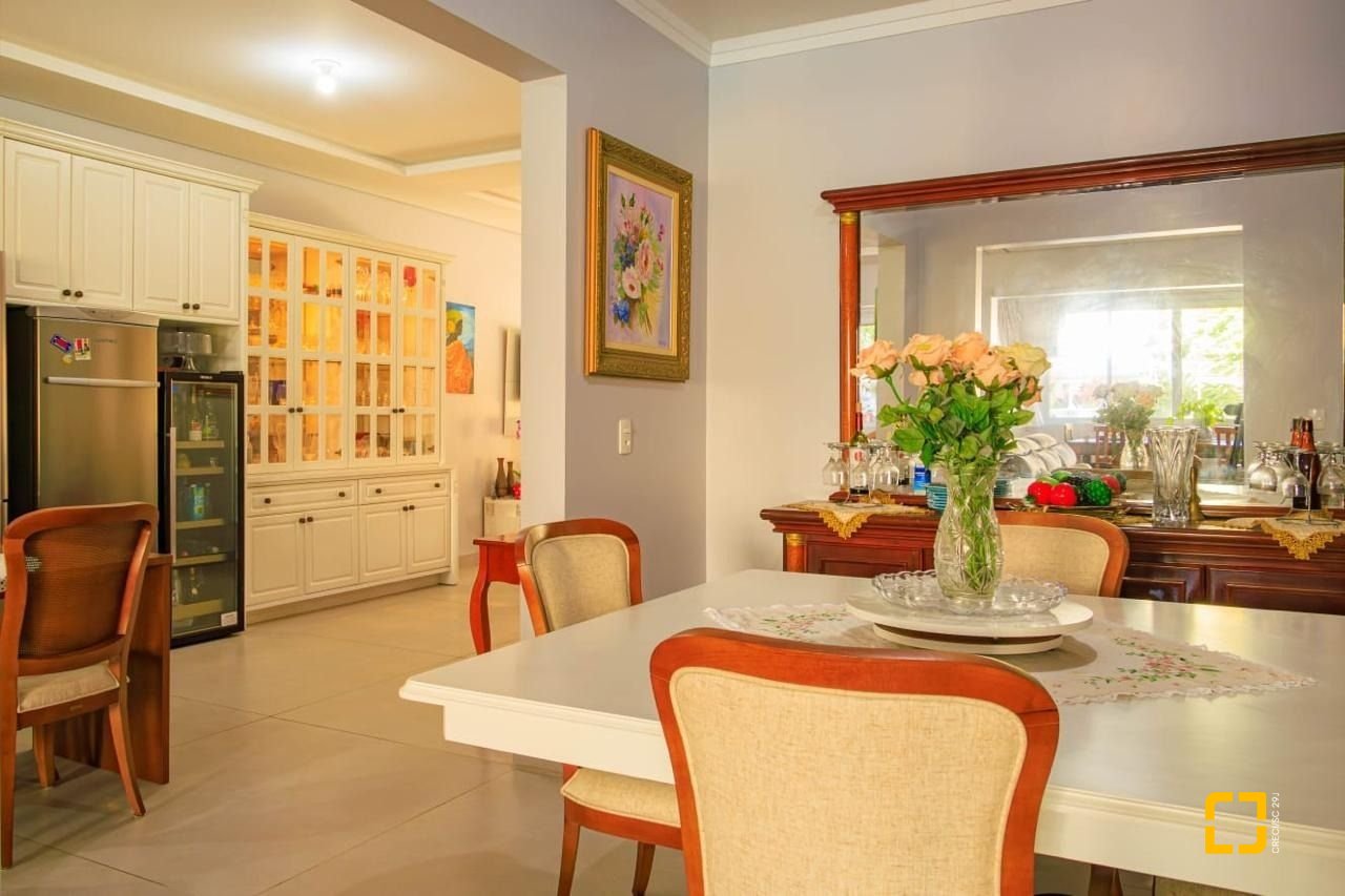 Casa de Condomínio com 550m², 13 quartos (sendo 6 suítes), 2 garagens, no bairro Ingleses em Florianópolis