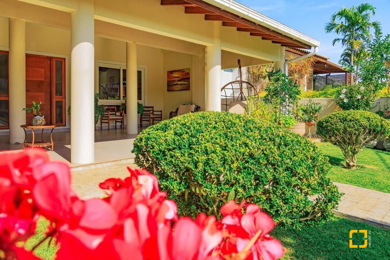 Casa de Condomínio com 550m², 13 quartos (sendo 6 suítes), 2 garagens, no bairro Ingleses em Florianópolis