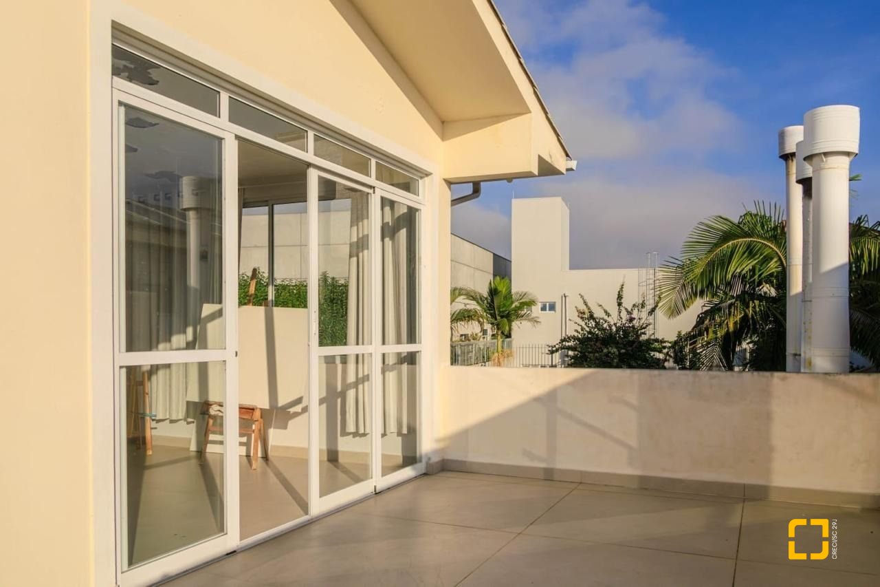 Casa de Condomínio com 550m², 13 quartos (sendo 6 suítes), 2 garagens, no bairro Ingleses em Florianópolis