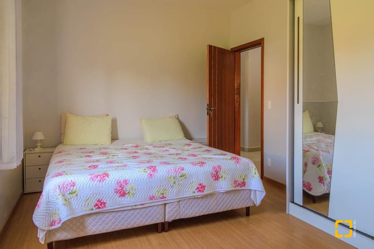 Casa de Condomínio com 550m², 13 quartos (sendo 6 suítes), 2 garagens, no bairro Ingleses em Florianópolis