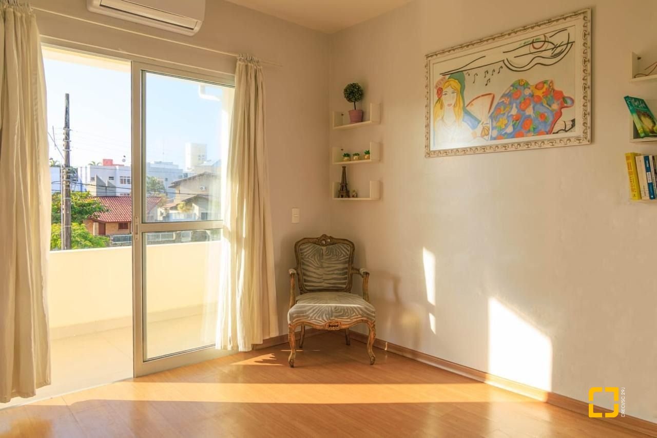 Casa de Condomínio com 550m², 13 quartos (sendo 6 suítes), 2 garagens, no bairro Ingleses em Florianópolis