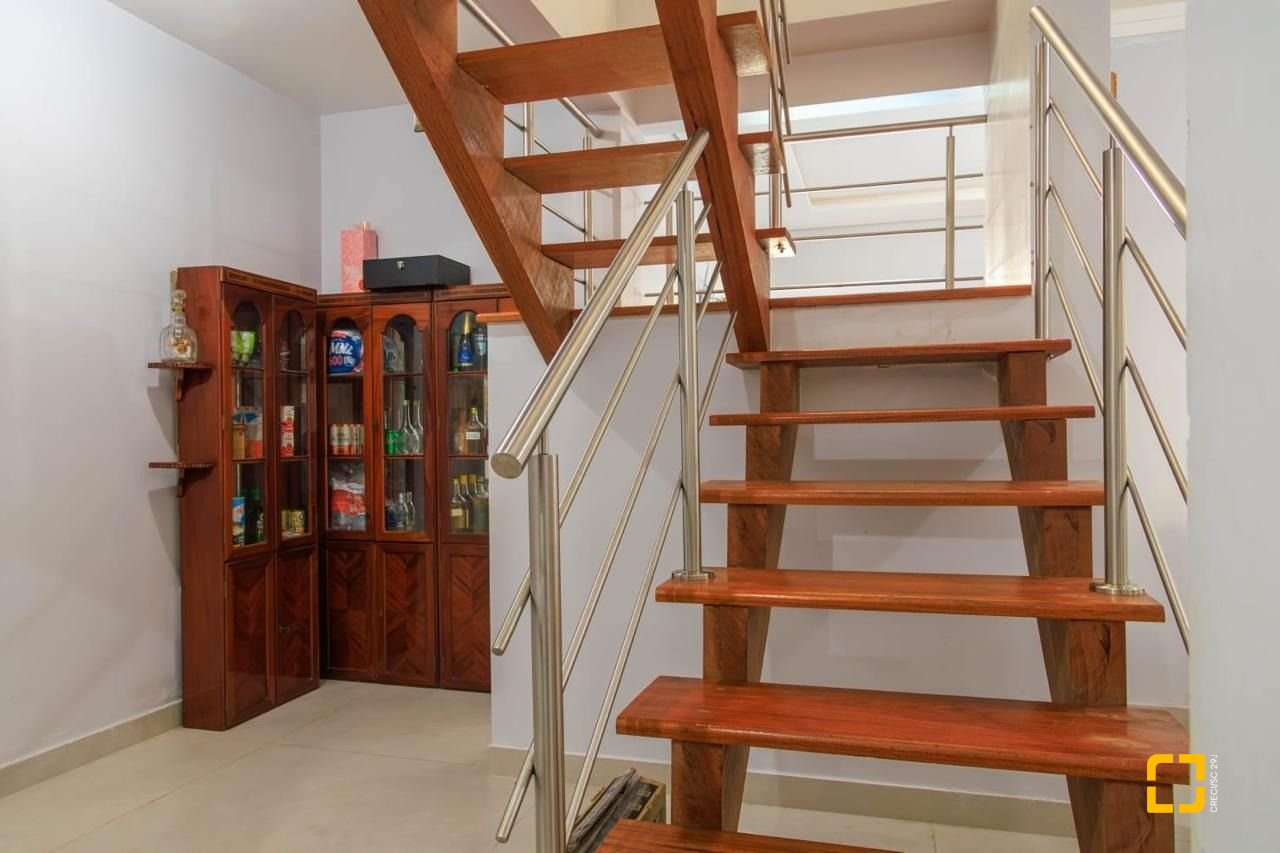 Casa de Condomínio com 550m², 13 quartos (sendo 6 suítes), 2 garagens, no bairro Ingleses em Florianópolis