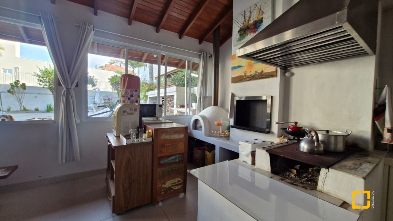 Casa de Condomínio com 550m², 13 quartos (sendo 6 suítes), 2 garagens, no bairro Ingleses em Florianópolis