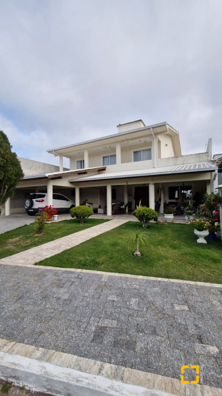 Casa de Condomínio com 550m², 13 quartos (sendo 6 suítes), 2 garagens, no bairro Ingleses em Florianópolis