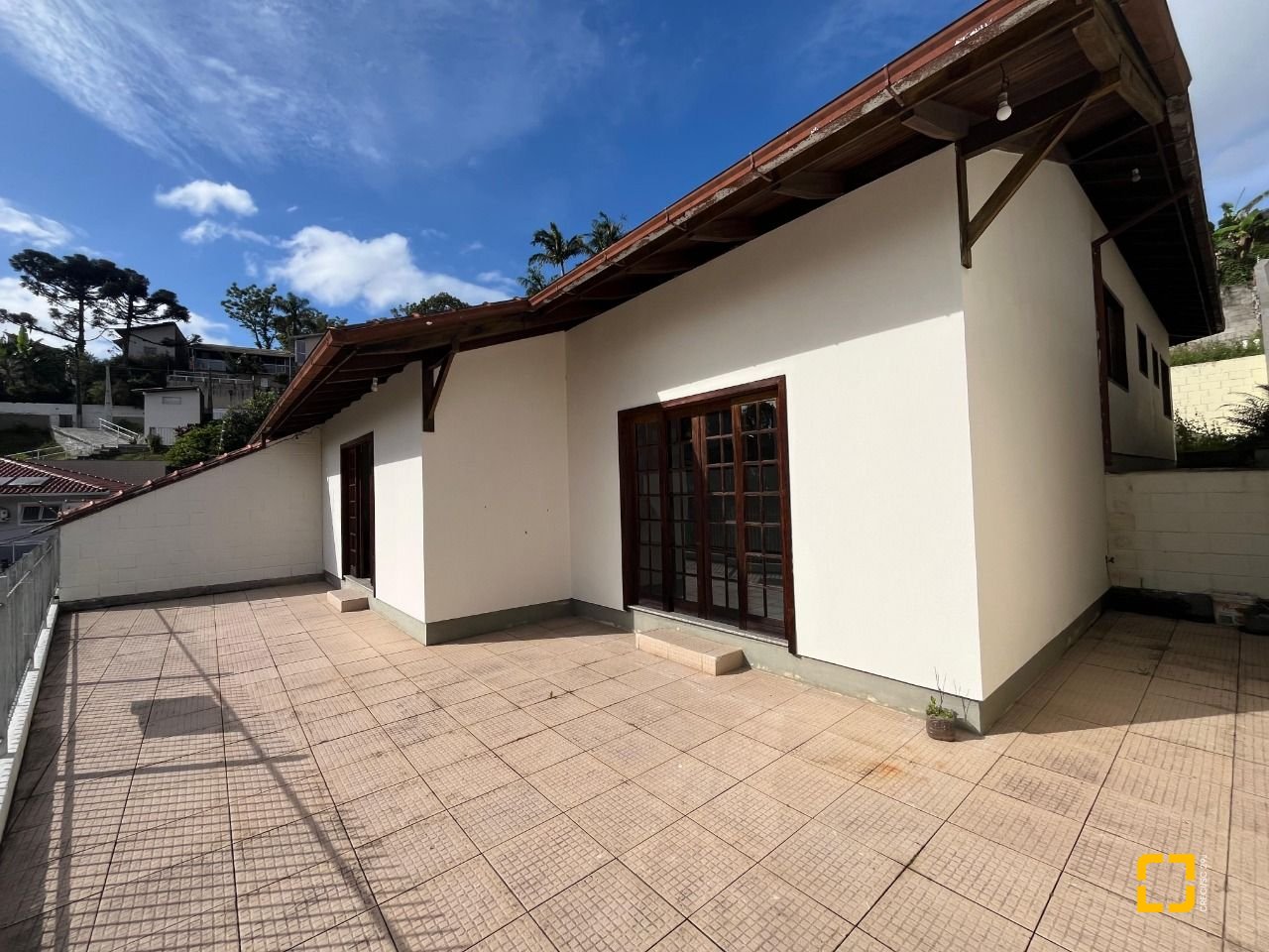 Casa com 189m², 3 quartos (sendo 1 suíte), 4 garagens, no bairro Centro em São José