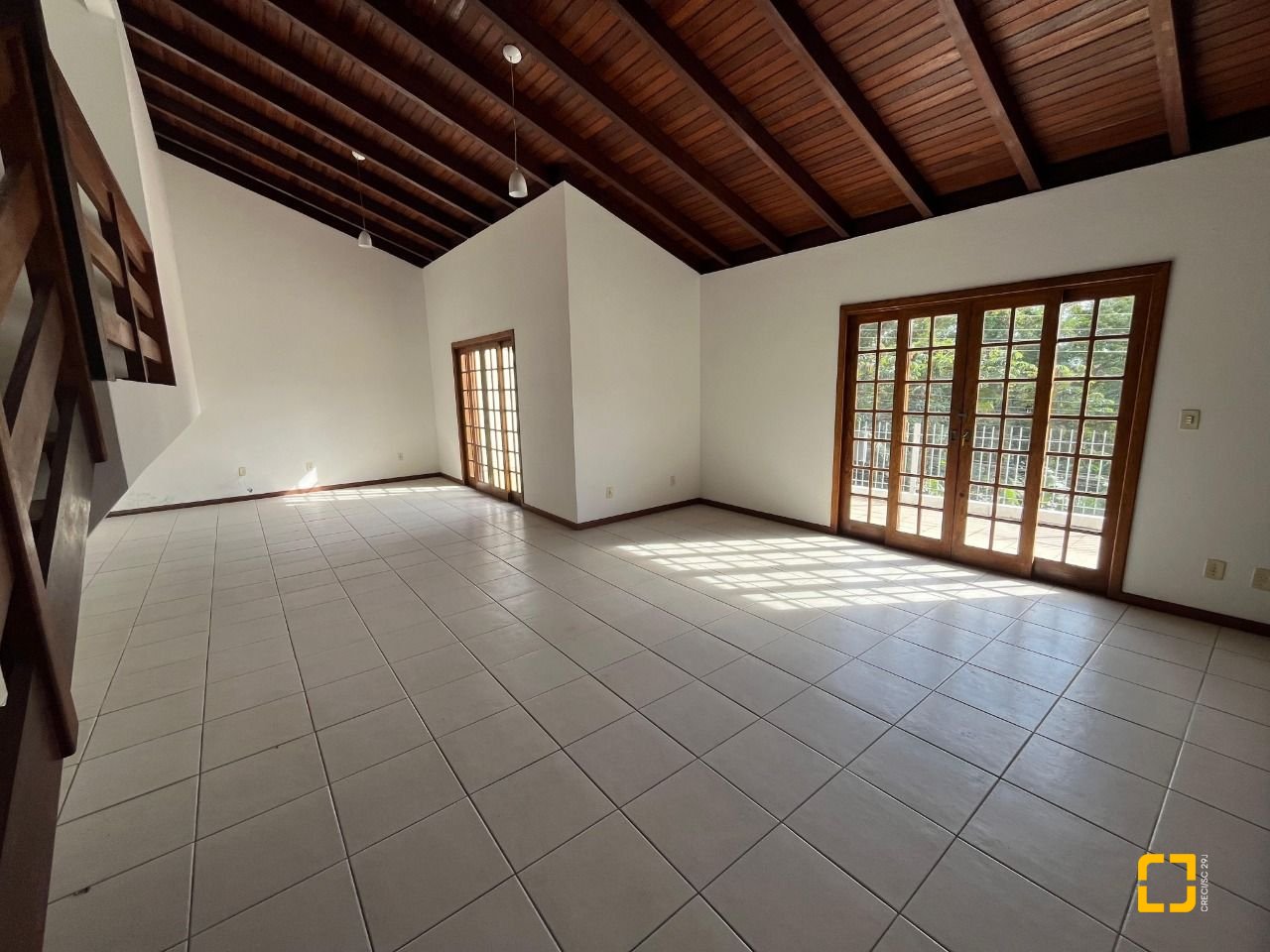 Casa com 189m², 3 quartos (sendo 1 suíte), 4 garagens, no bairro Centro em São José