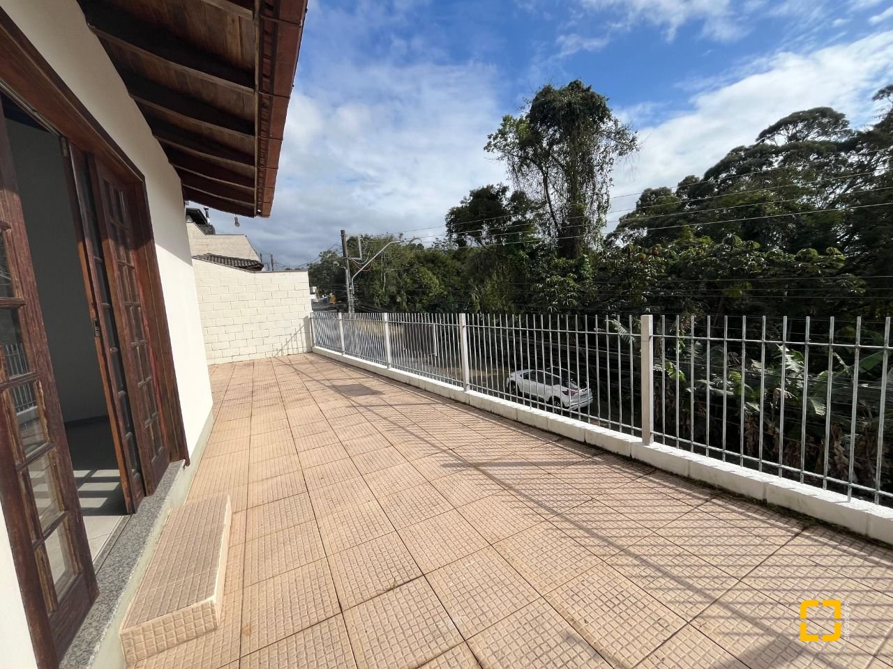Casa com 189m², 3 quartos (sendo 1 suíte), 4 garagens, no bairro Centro em São José