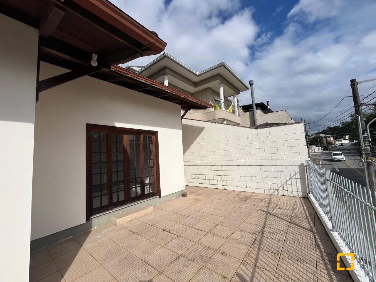 Casa com 189m², 3 quartos (sendo 1 suíte), 4 garagens, no bairro Centro em São José