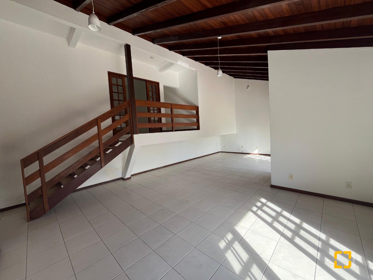 Casa com 189m², 3 quartos (sendo 1 suíte), 4 garagens, no bairro Centro em São José