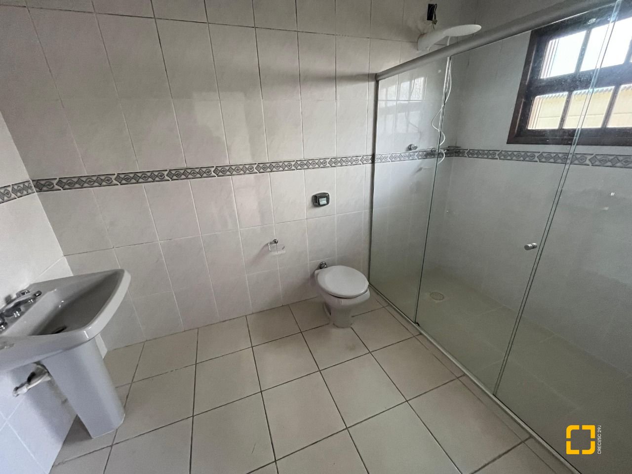 Casa com 189m², 3 quartos (sendo 1 suíte), 4 garagens, no bairro Centro em São José
