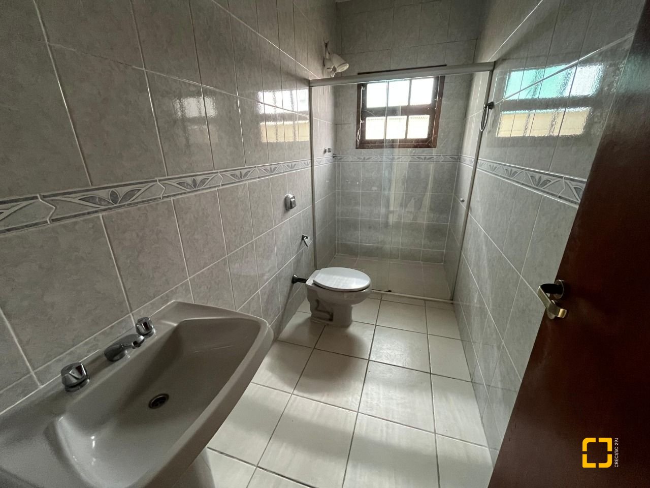 Casa com 189m², 3 quartos (sendo 1 suíte), 4 garagens, no bairro Centro em São José