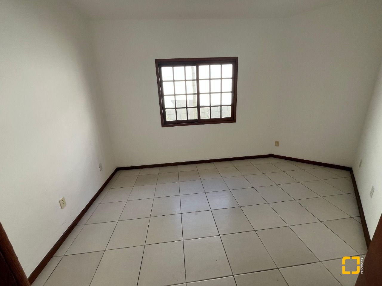 Casa com 189m², 3 quartos (sendo 1 suíte), 4 garagens, no bairro Centro em São José