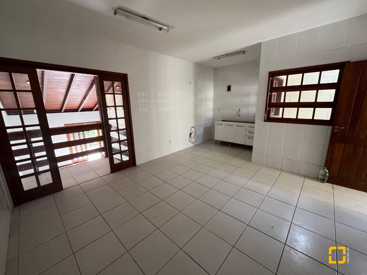 Casa com 189m², 3 quartos (sendo 1 suíte), 4 garagens, no bairro Centro em São José