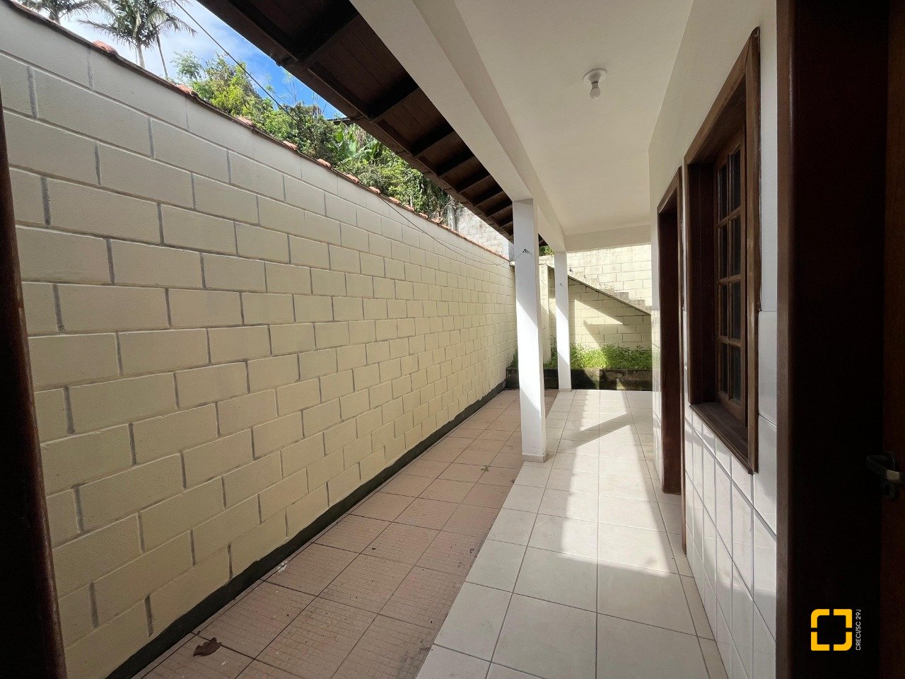 Casa com 189m², 3 quartos (sendo 1 suíte), 4 garagens, no bairro Centro em São José