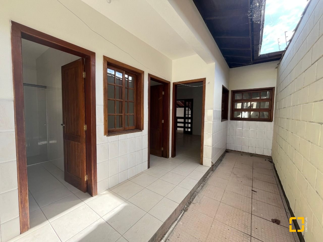 Casa com 189m², 3 quartos (sendo 1 suíte), 4 garagens, no bairro Centro em São José