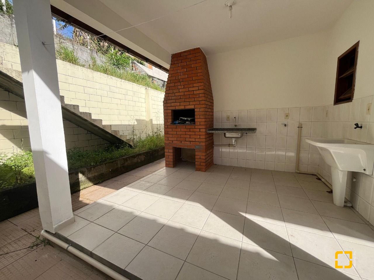 Casa com 189m², 3 quartos (sendo 1 suíte), 4 garagens, no bairro Centro em São José