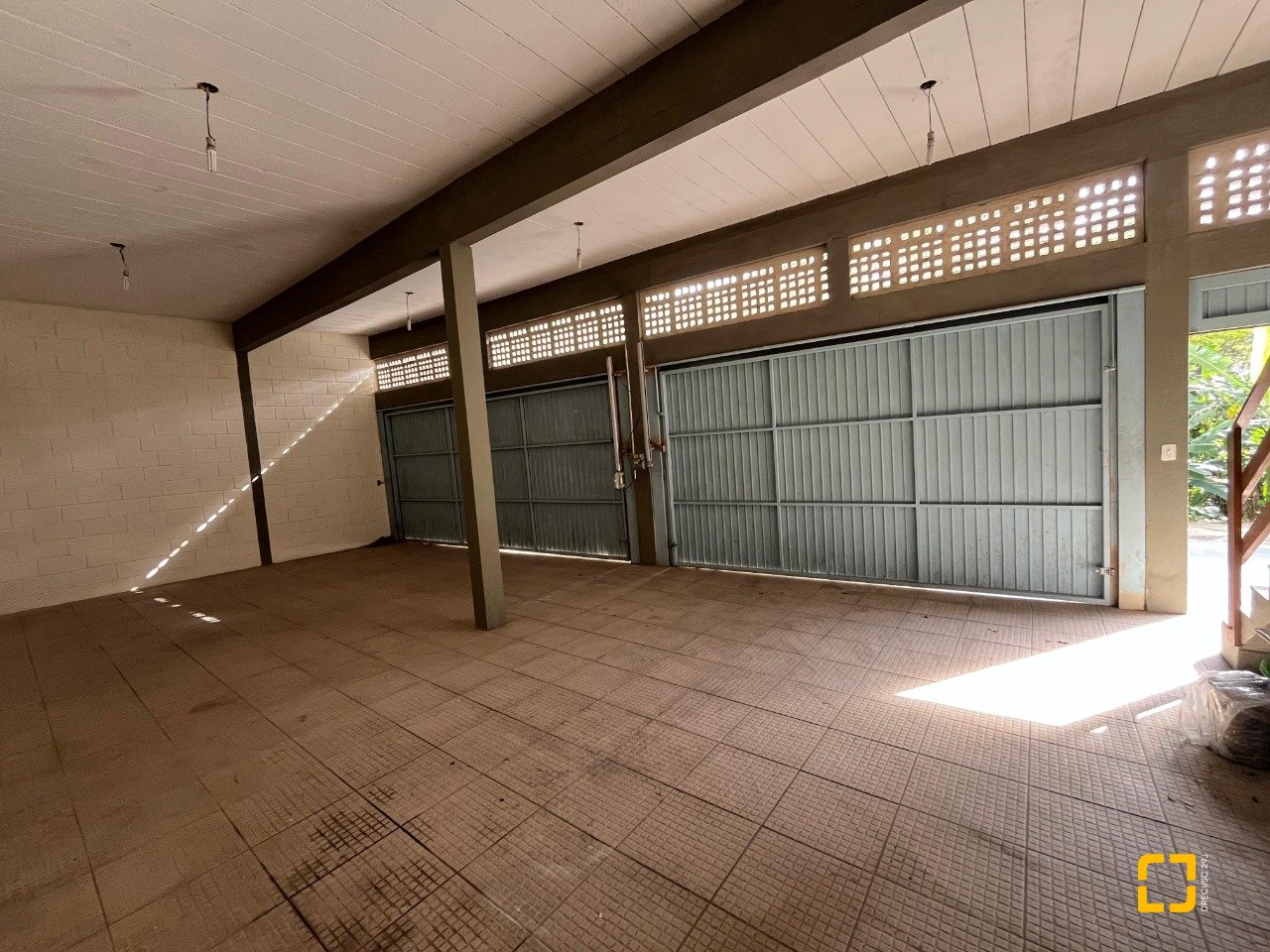 Casa com 189m², 3 quartos (sendo 1 suíte), 4 garagens, no bairro Centro em São José