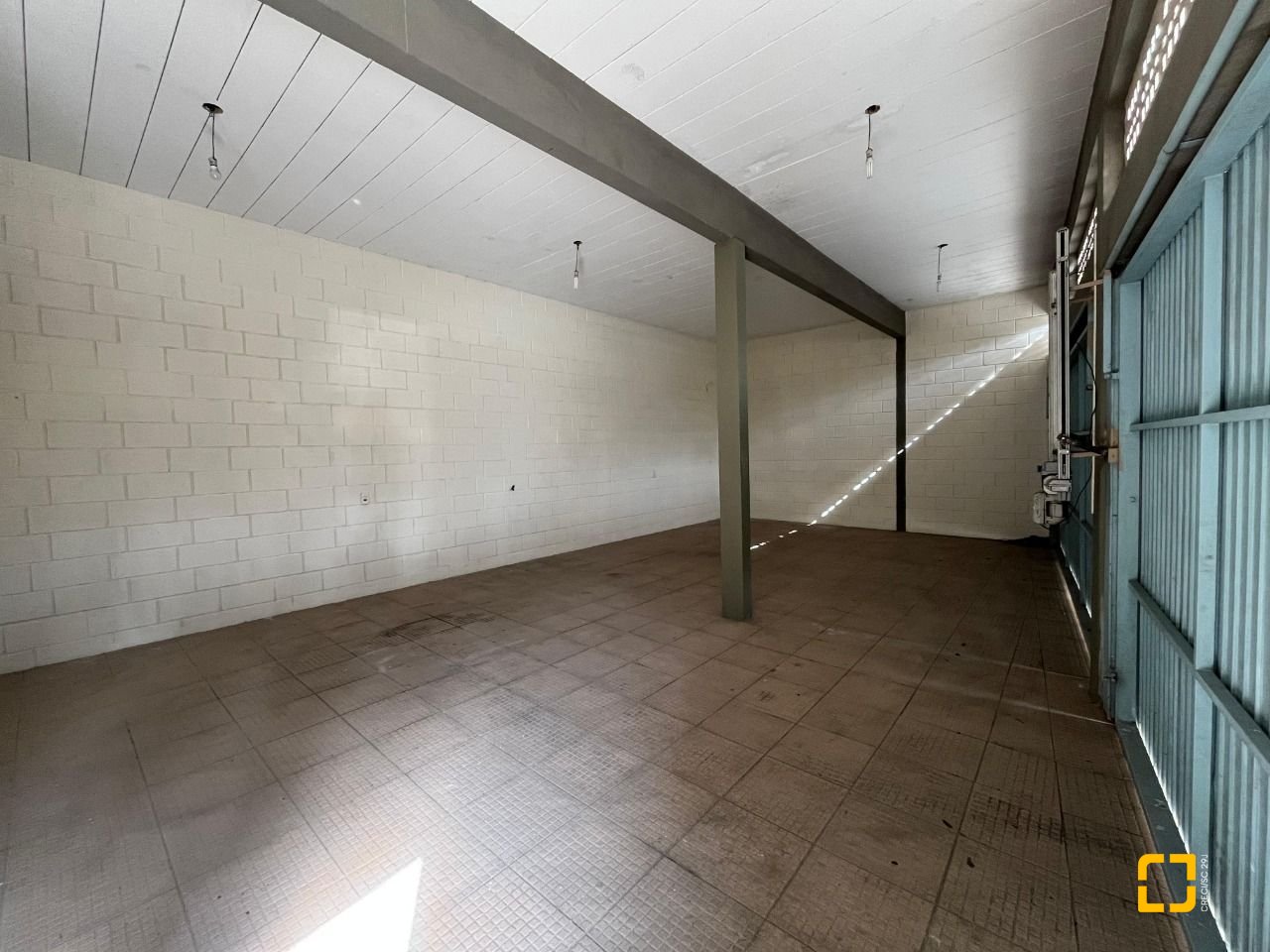 Casa com 189m², 3 quartos (sendo 1 suíte), 4 garagens, no bairro Centro em São José