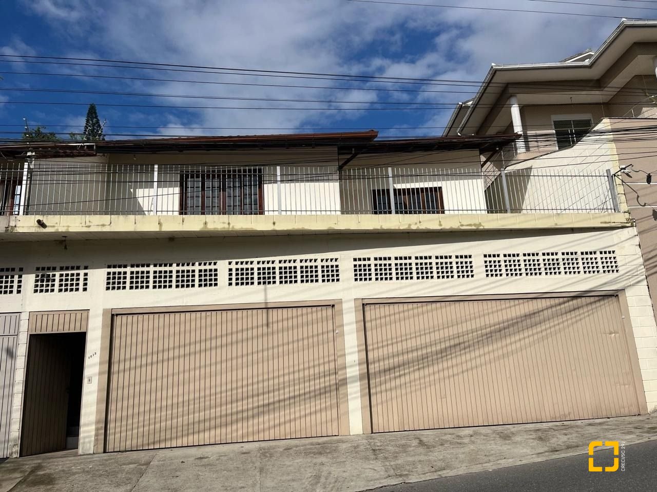 Casa com 189m², 3 quartos (sendo 1 suíte), 4 garagens, no bairro Centro em São José