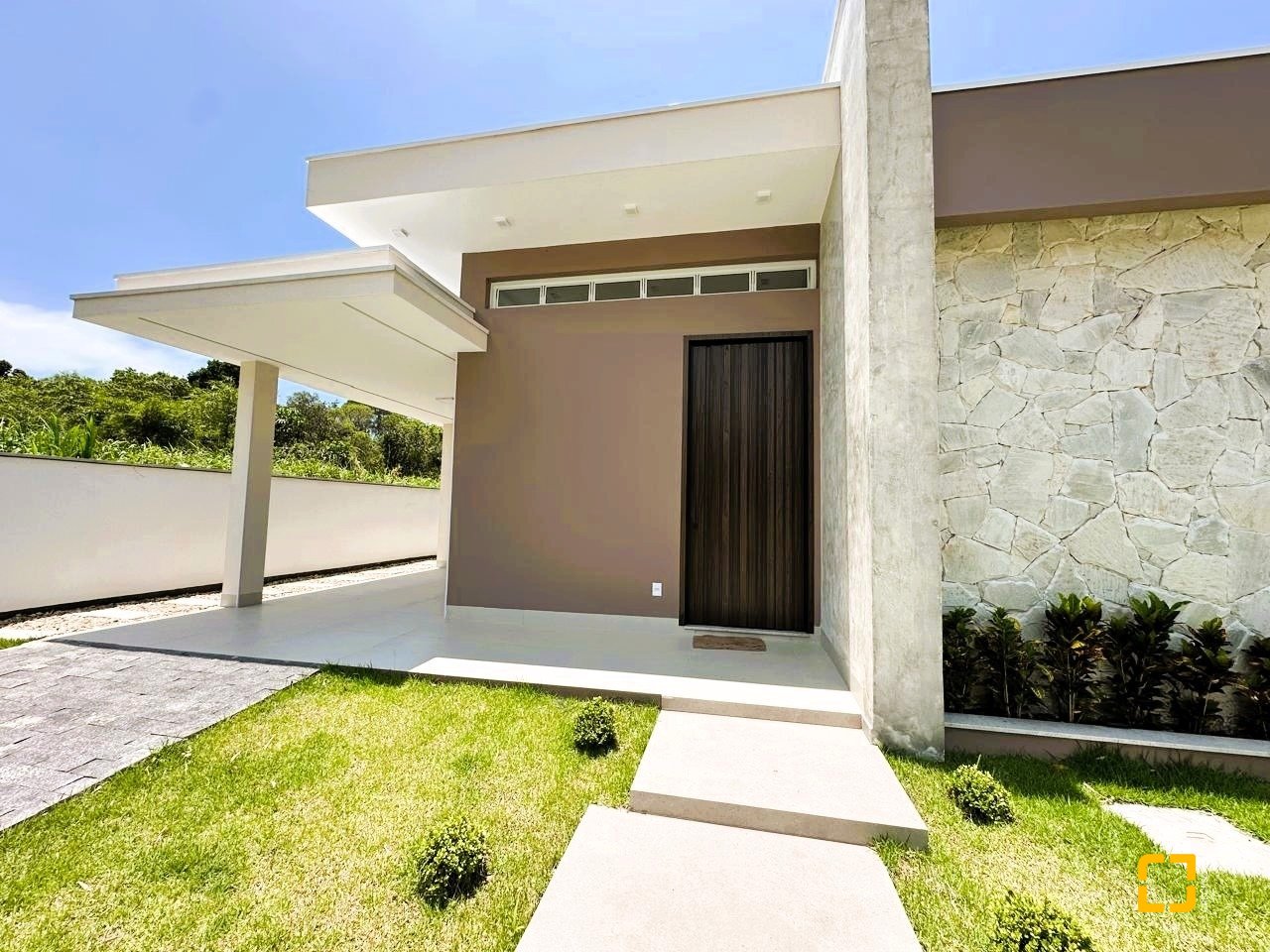 Casa de Condomínio com 189m², 3 quartos (sendo 3 suítes), 5 garagens, no bairro Camboa em Governador Celso Ramos